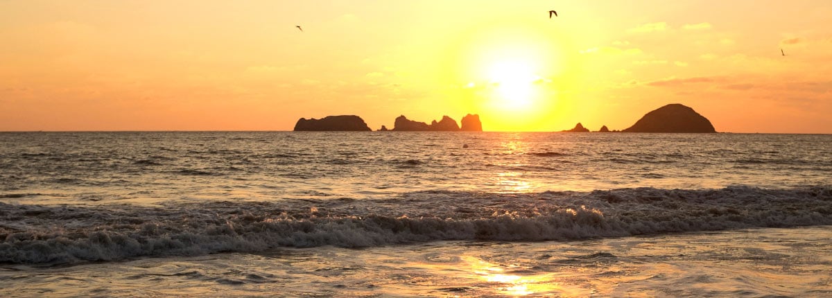 beautiitful view of the sunset in ixtapa