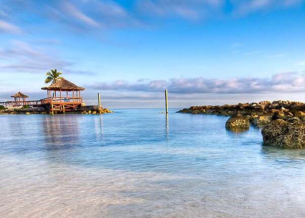 beautiful blue skies and water in nassau bahamas