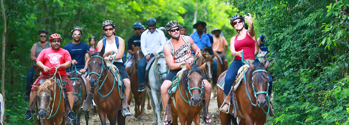 horseback riding adventure through jungle