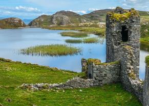 ruins of three castle head in cork, ireland