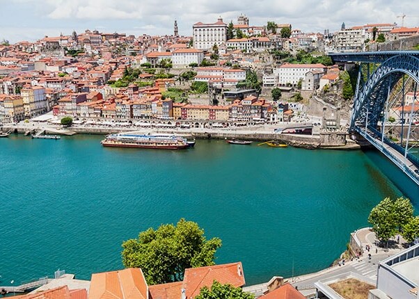 dom luis I bridge in porto, portugal