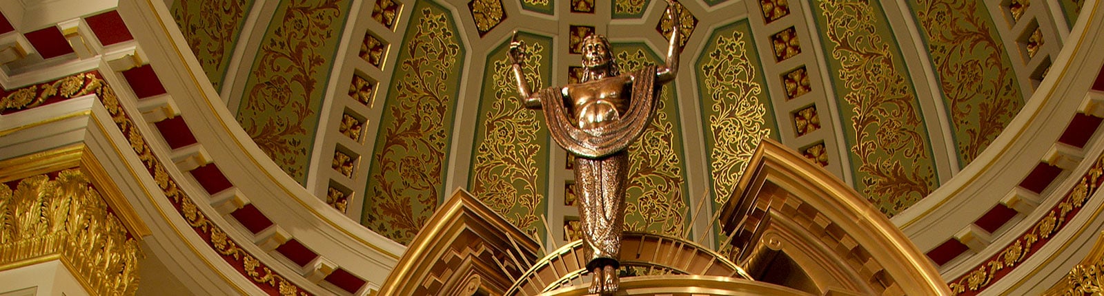 A rose-colored glass statue in Mobile, AL