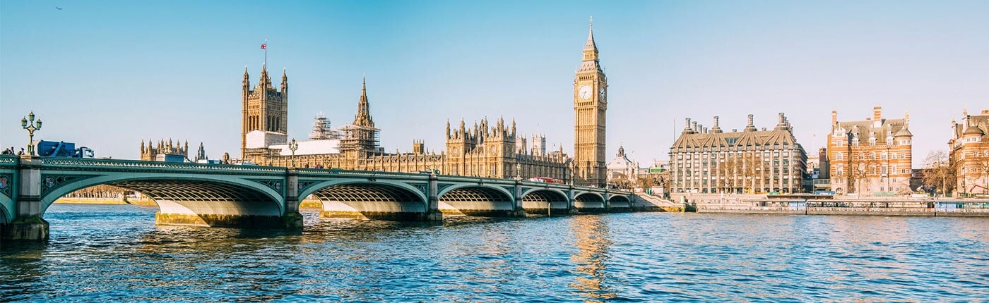 big ben and house of parliament sitting across from the london bridge