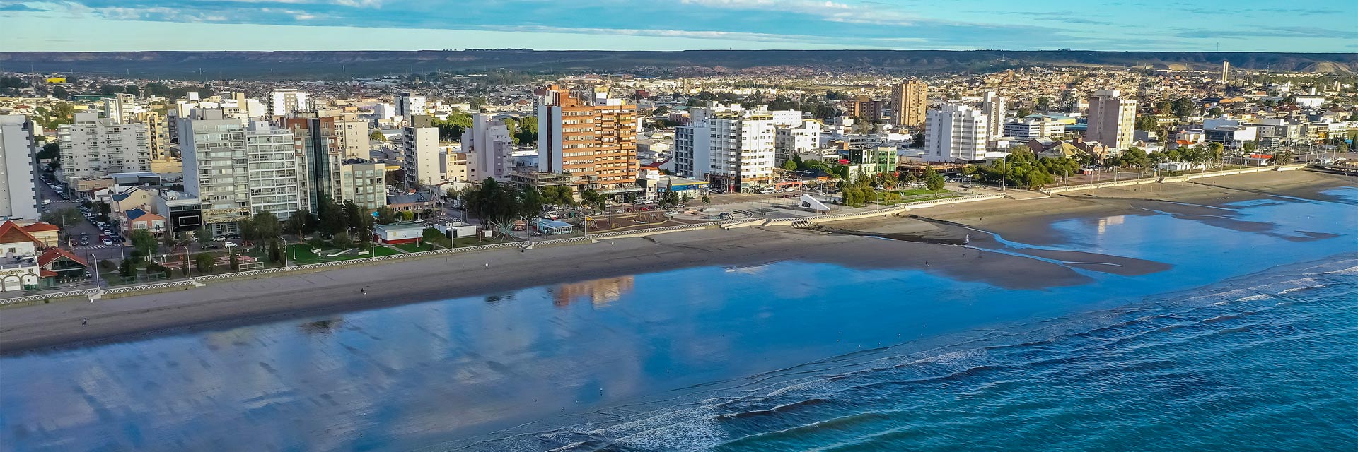 the blue waters along the coastline in puerto madryn