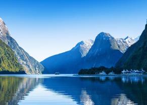 Majestic peaks of Milford Sound in Fiorland Park, New Zealand
