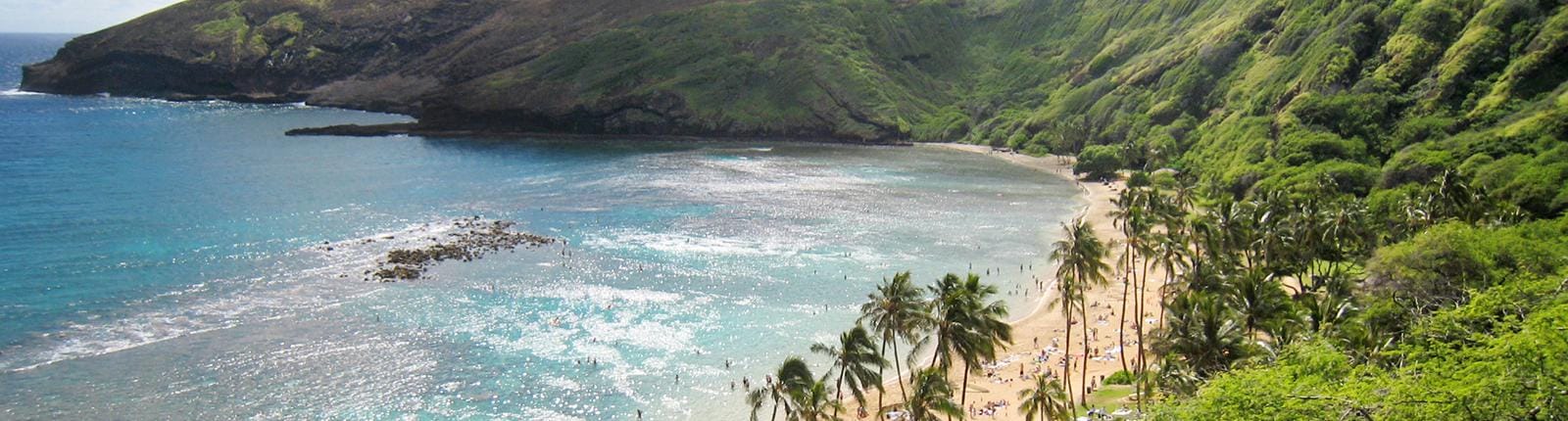 Coastal view of a beach in Honolulu, Hawaii