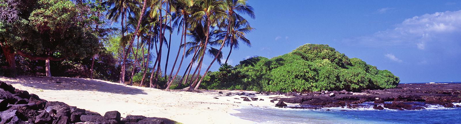 Beautiful daytime shot of a beach in Kona, Hawaii