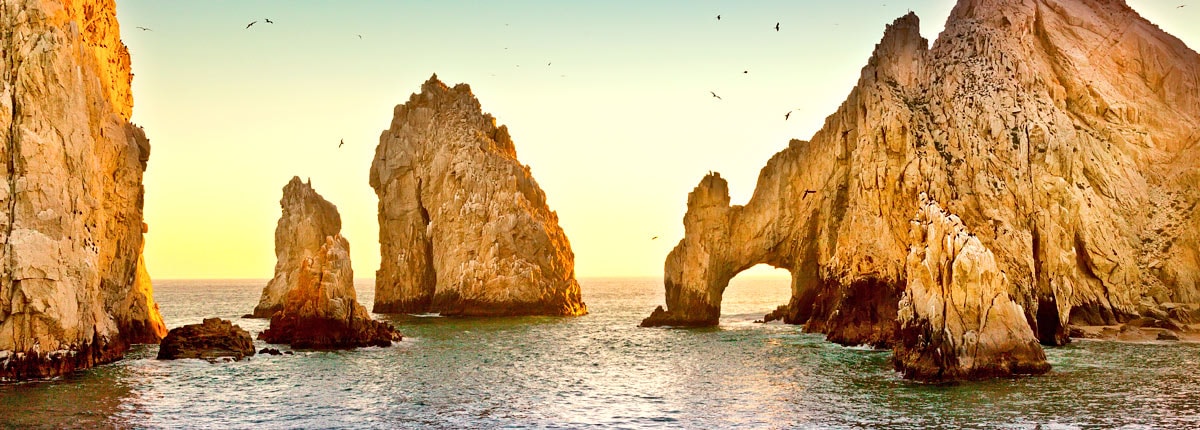 picturesque view of the arch of cabo san lucas