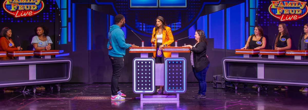 two contestants face off on family feud live stage