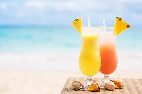 tropical drinks on a bahamian beach