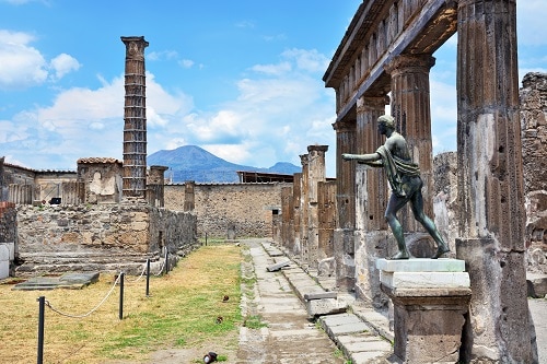 some of the ruins of pompeii’s ancient city