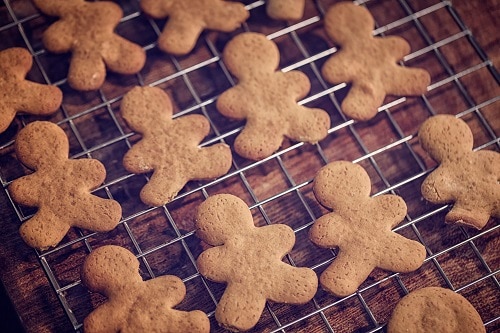 gingerbread cookies on cooling rack