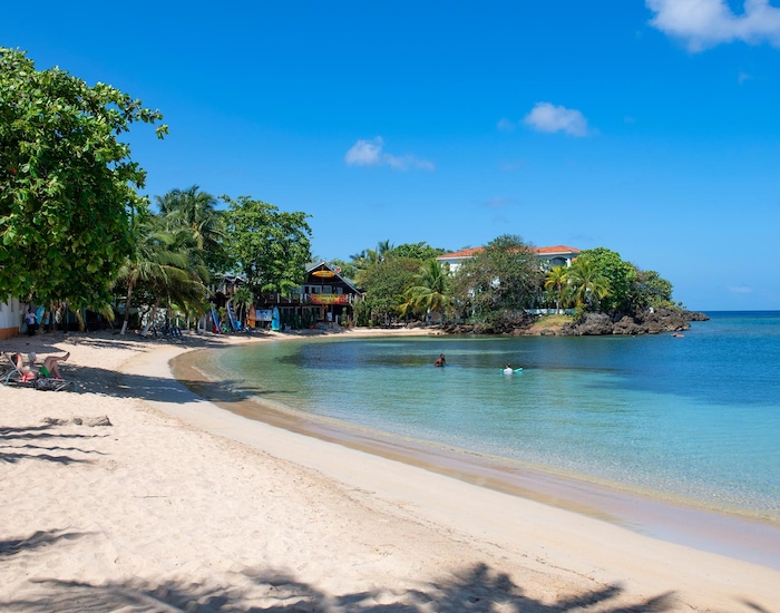 Isla Roatan Rum Best of Roatan and SemiSubmarine - Isla Tropicale, Roatan Shore ...
