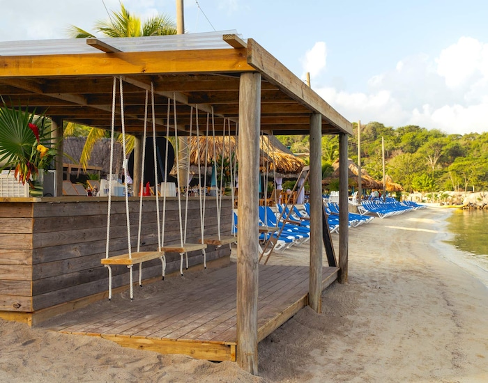 Beach Front All Inclusive Premium Villa - Isla Tropicale, Roatan Shore ...
