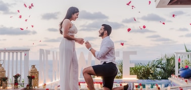 man down on one knee proposing to his girlfriend